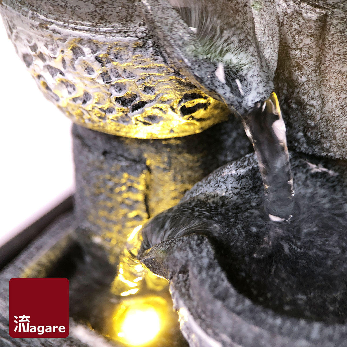 Inspired by the classic favourite CASCADE, its mini counterpart retains its signature design but in a much more compact size. Perfect for every spot in your home.