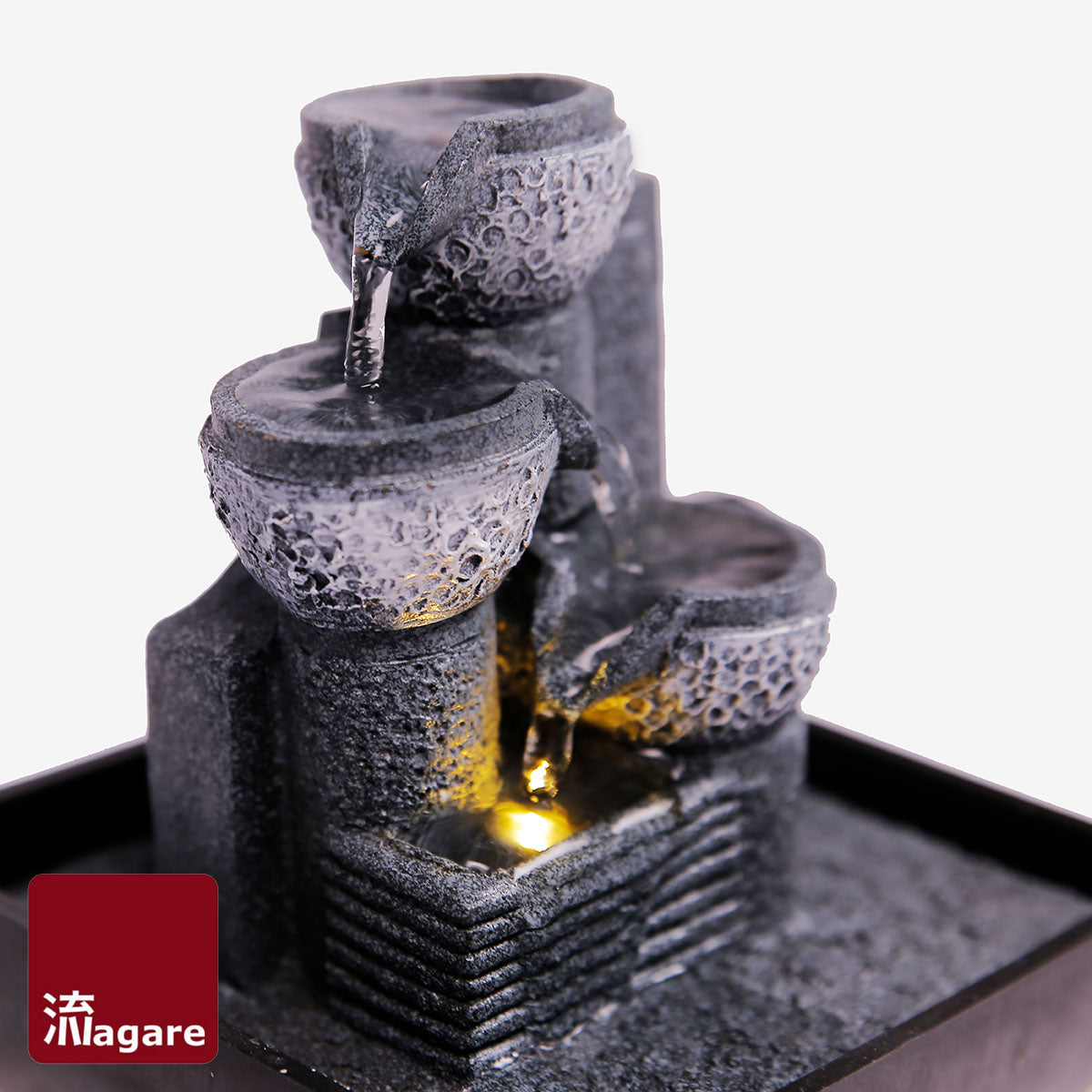 Inspired by the classic favourite CASCADE, its mini counterpart retains its signature design but in a much more compact size. Perfect for every spot in your home.